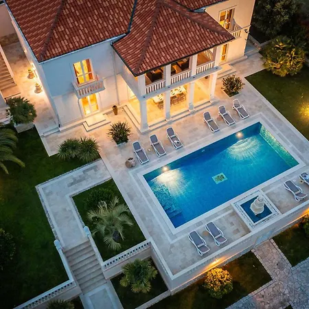 Villa Emerald Shores
