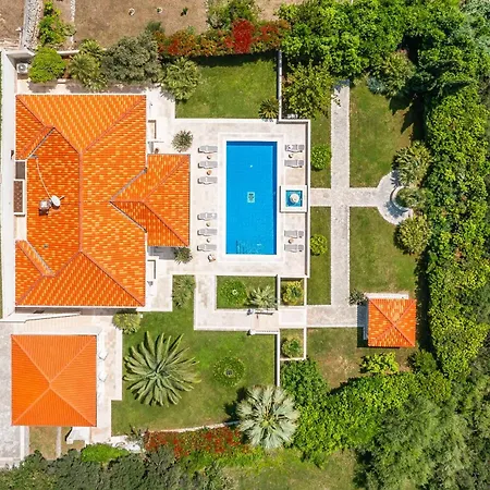 Villa Emerald Shores