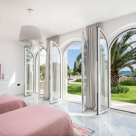 Emerald Shores Vila