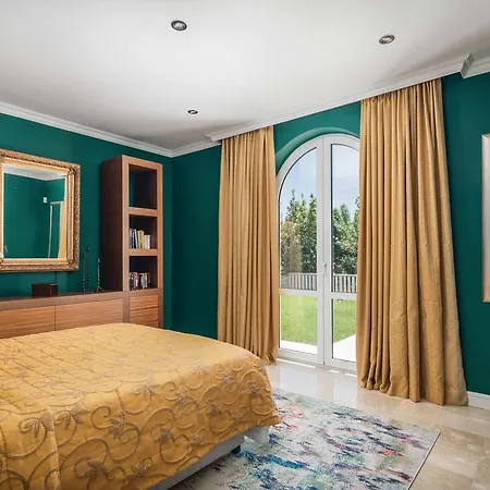 Emerald Shores Vila